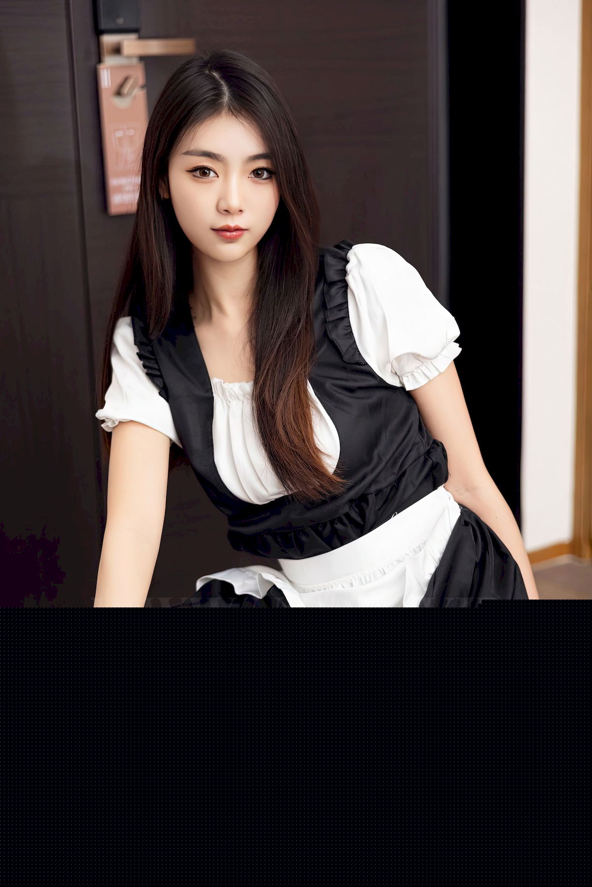 模特可樂Vicky - 厨娘服饰+黑丝高跟鞋性感写真
