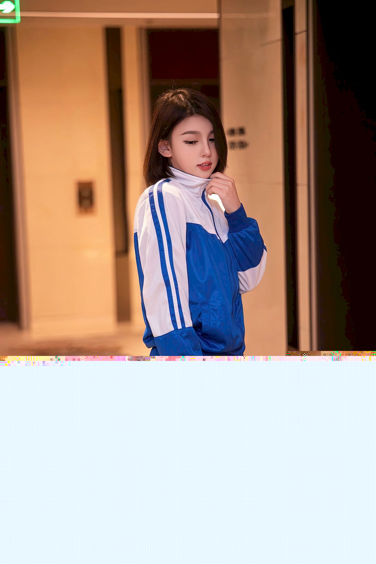 美羊羊样貌清纯白蓝白运动服饰性感写真