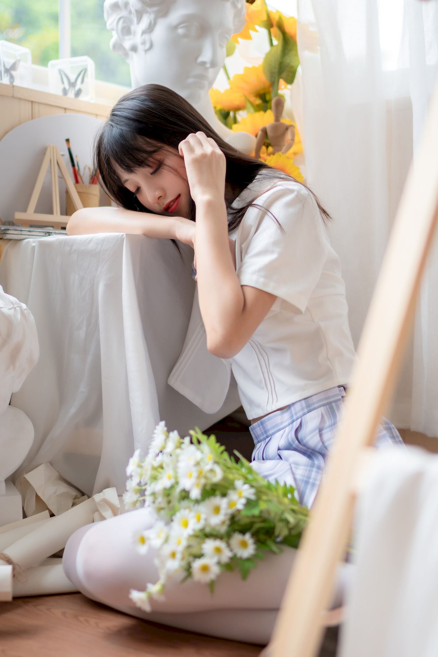 清纯妹子西呱呀呀呀学生制服搭配白色丝袜写真-御萝部落-御萝部落