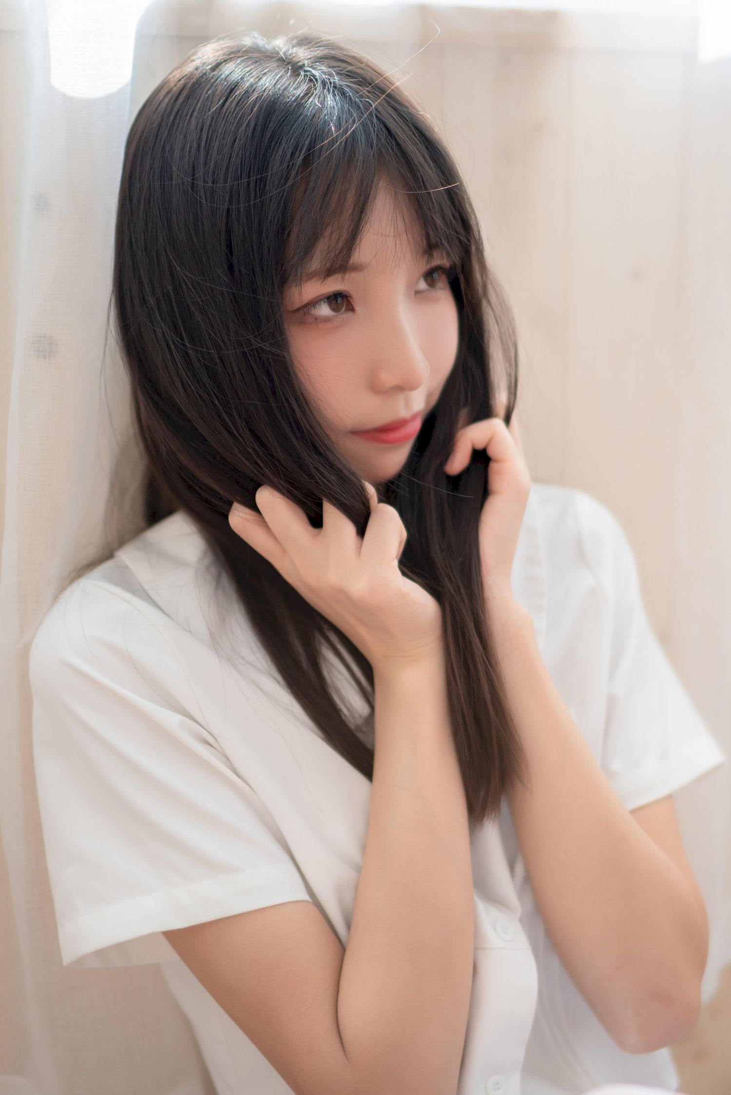 西呱呀呀呀学生制服搭配白色丝袜写真