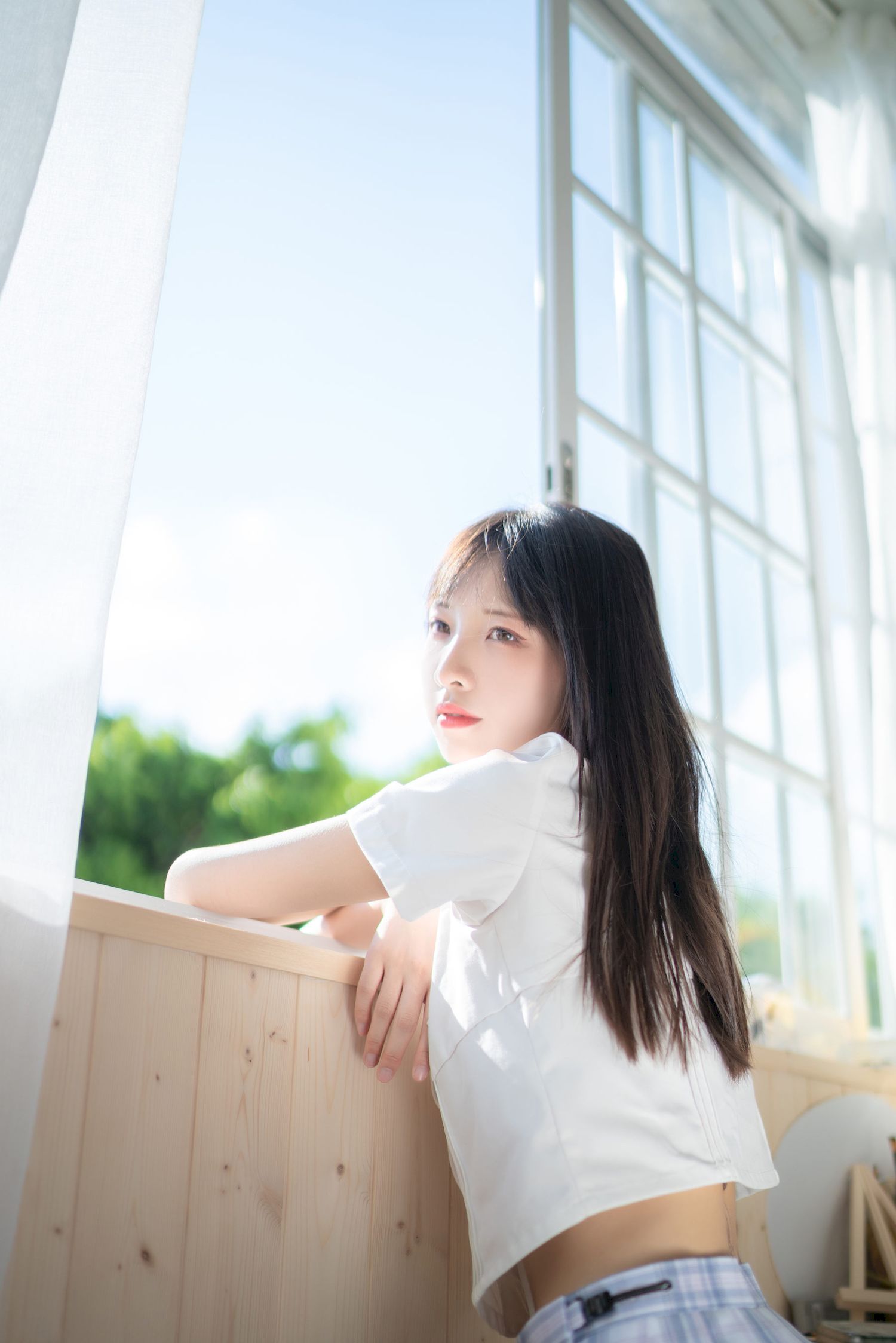 西呱呀呀呀学生制服搭配白色丝袜写真