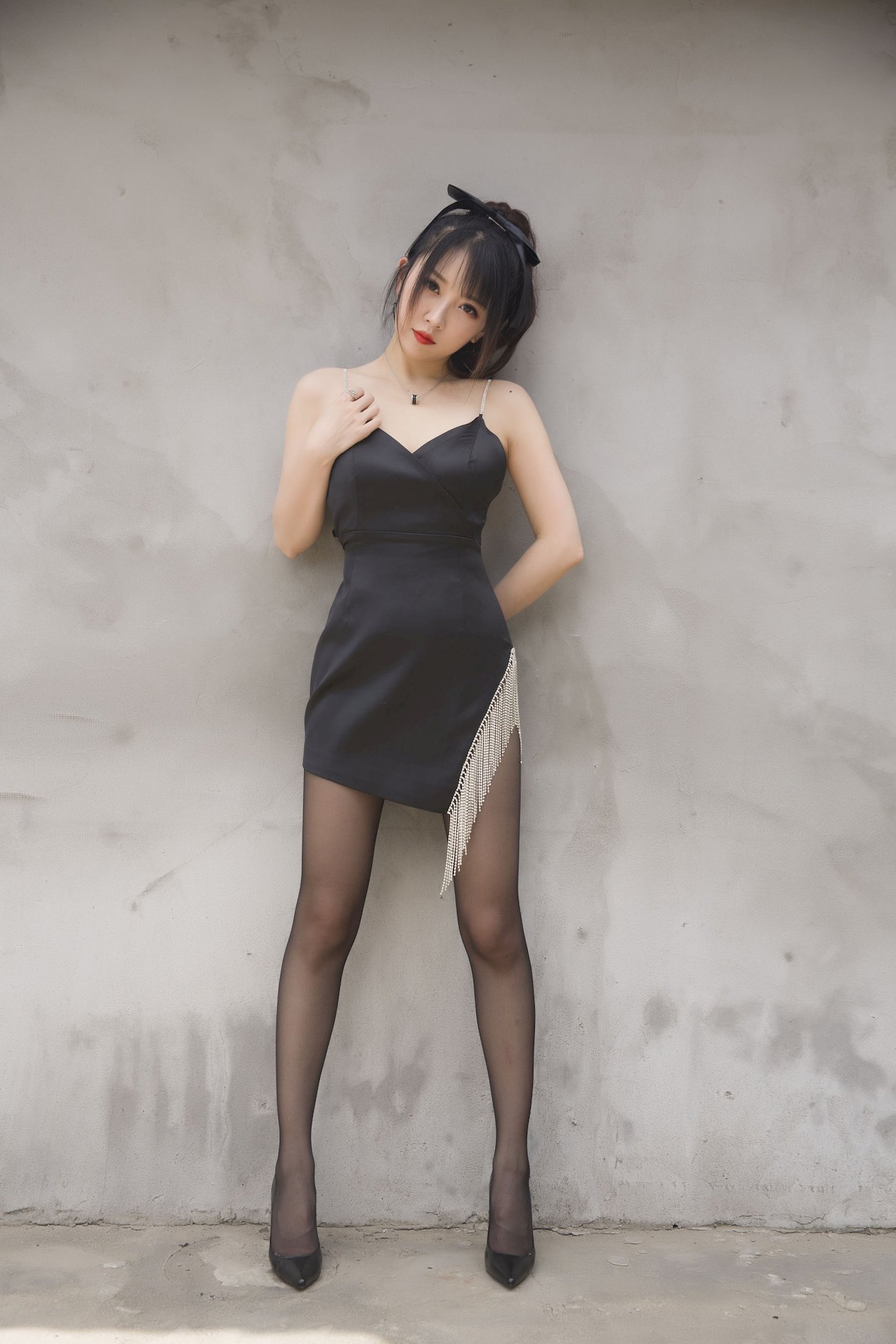 小女巫露娜黑色流苏搭配黑丝美腿COS福利