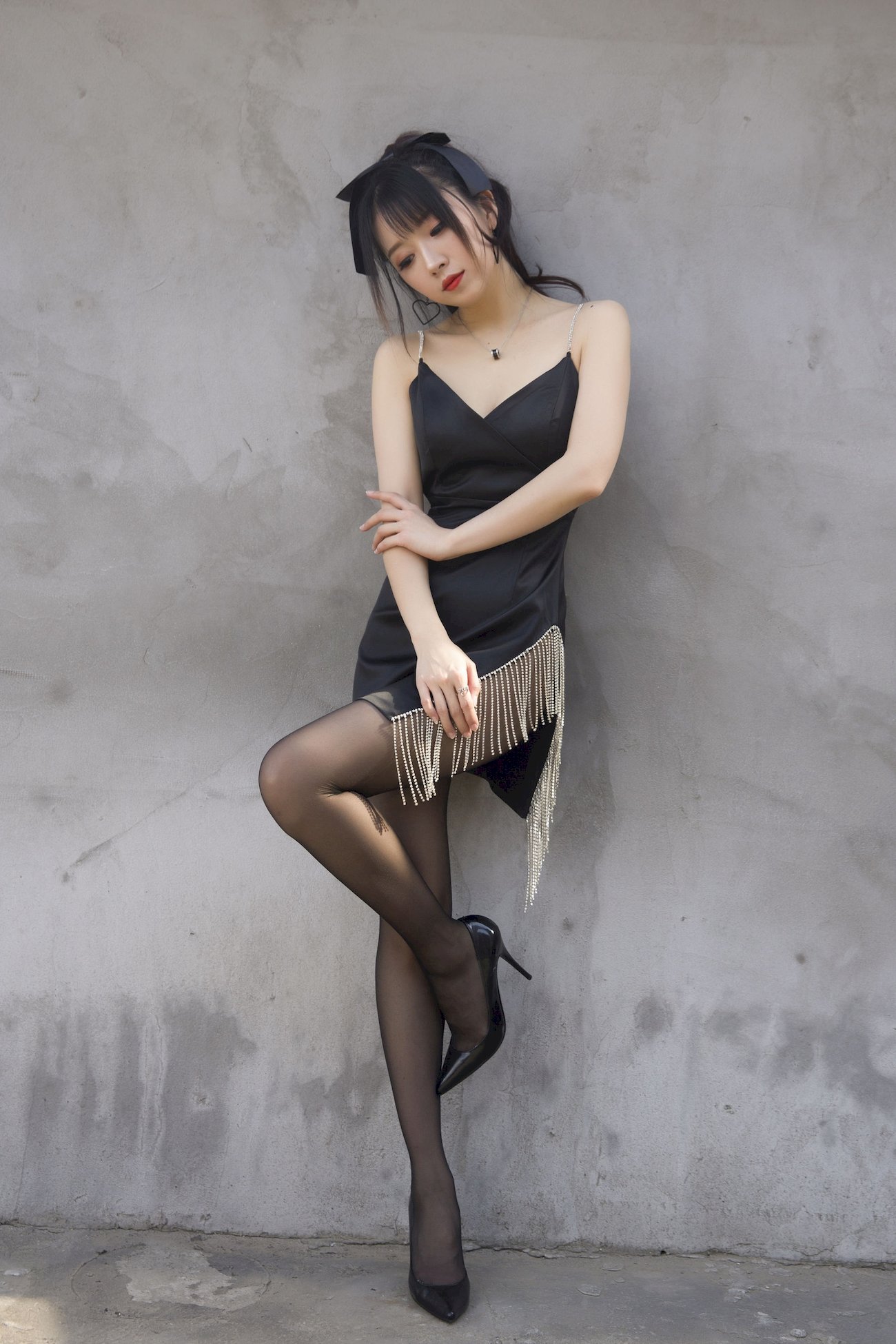 小女巫露娜黑色流苏搭配黑丝美腿COS福利