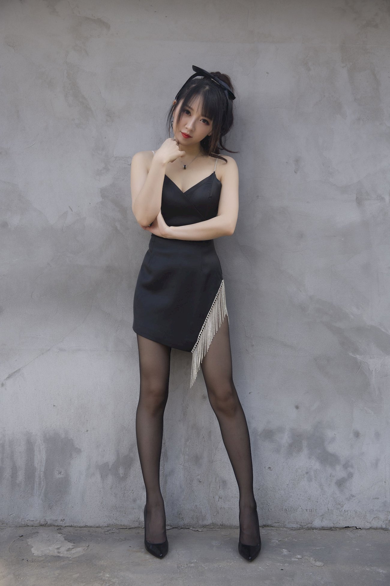 小女巫露娜黑色流苏搭配黑丝美腿COS福利