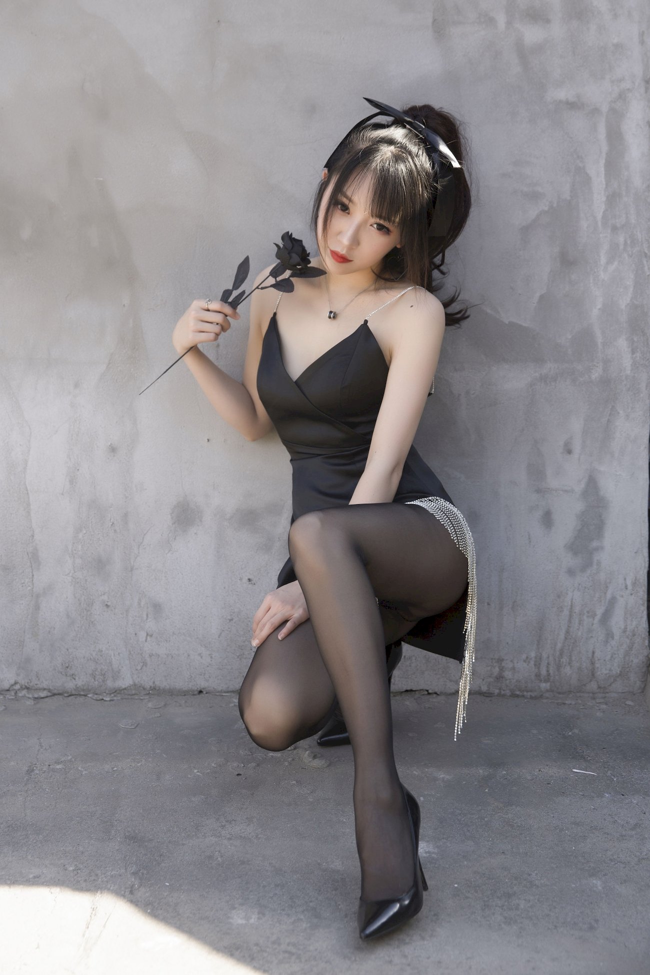 小女巫露娜黑色流苏搭配黑丝美腿COS福利