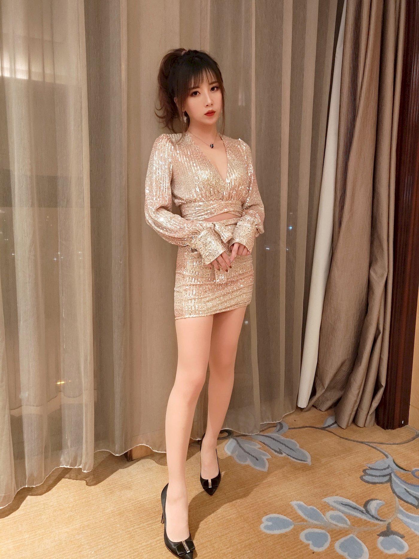 小女巫露娜亮片裙搭配肉丝COS居家福利