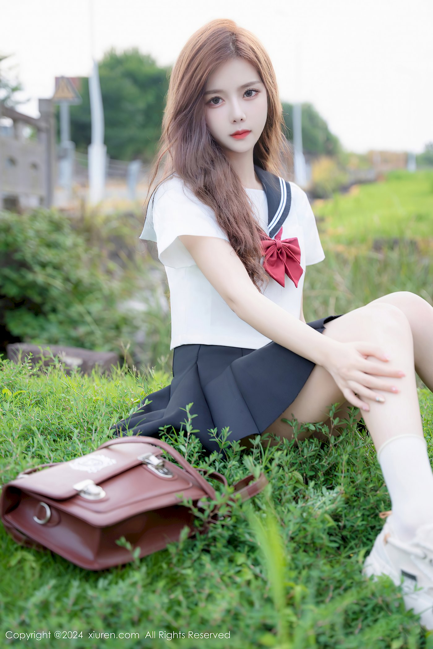 拍黄瓜girl修长美腿搭配JK制服首套写真