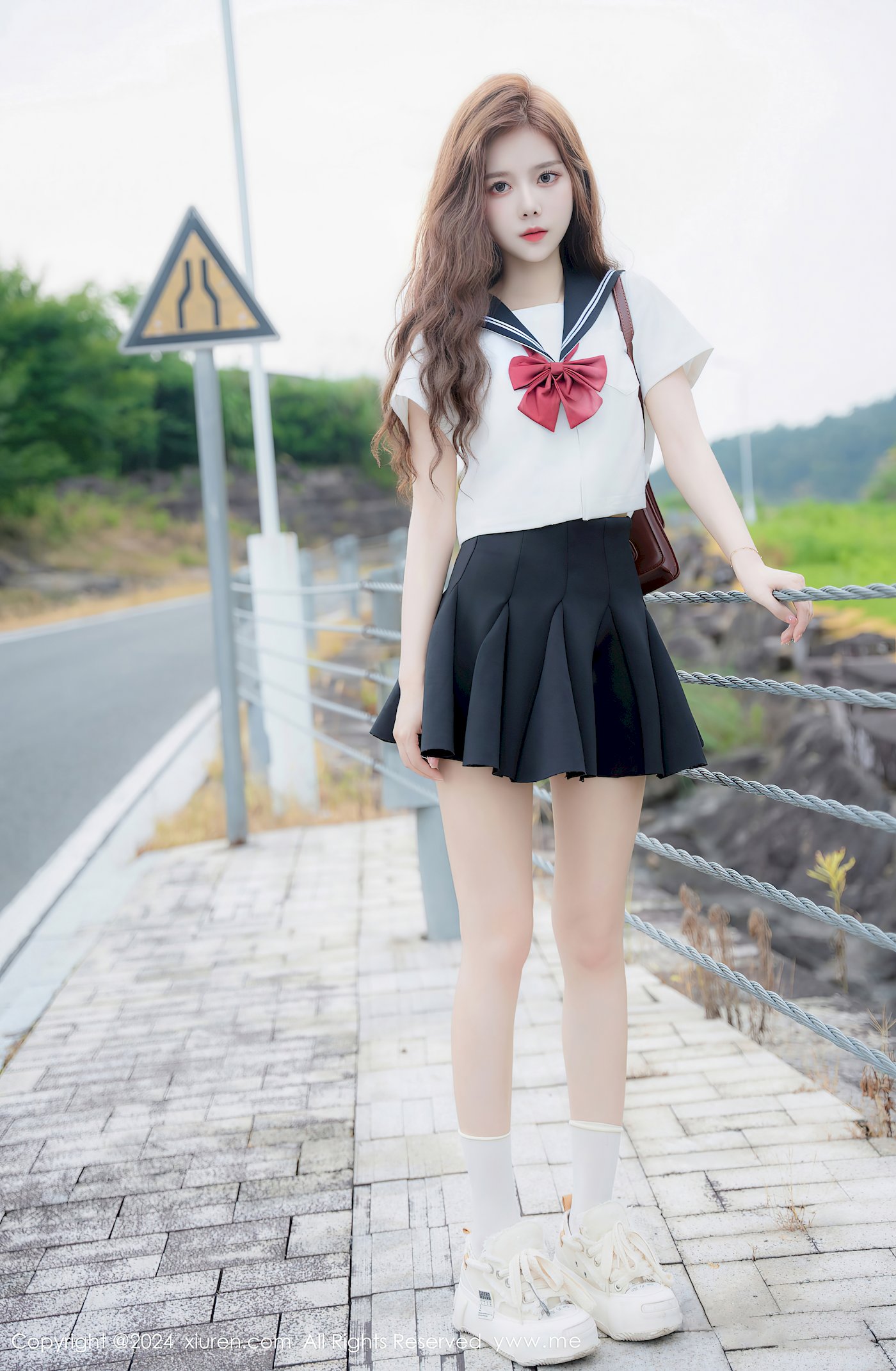 拍黄瓜girl修长美腿搭配JK制服首套写真