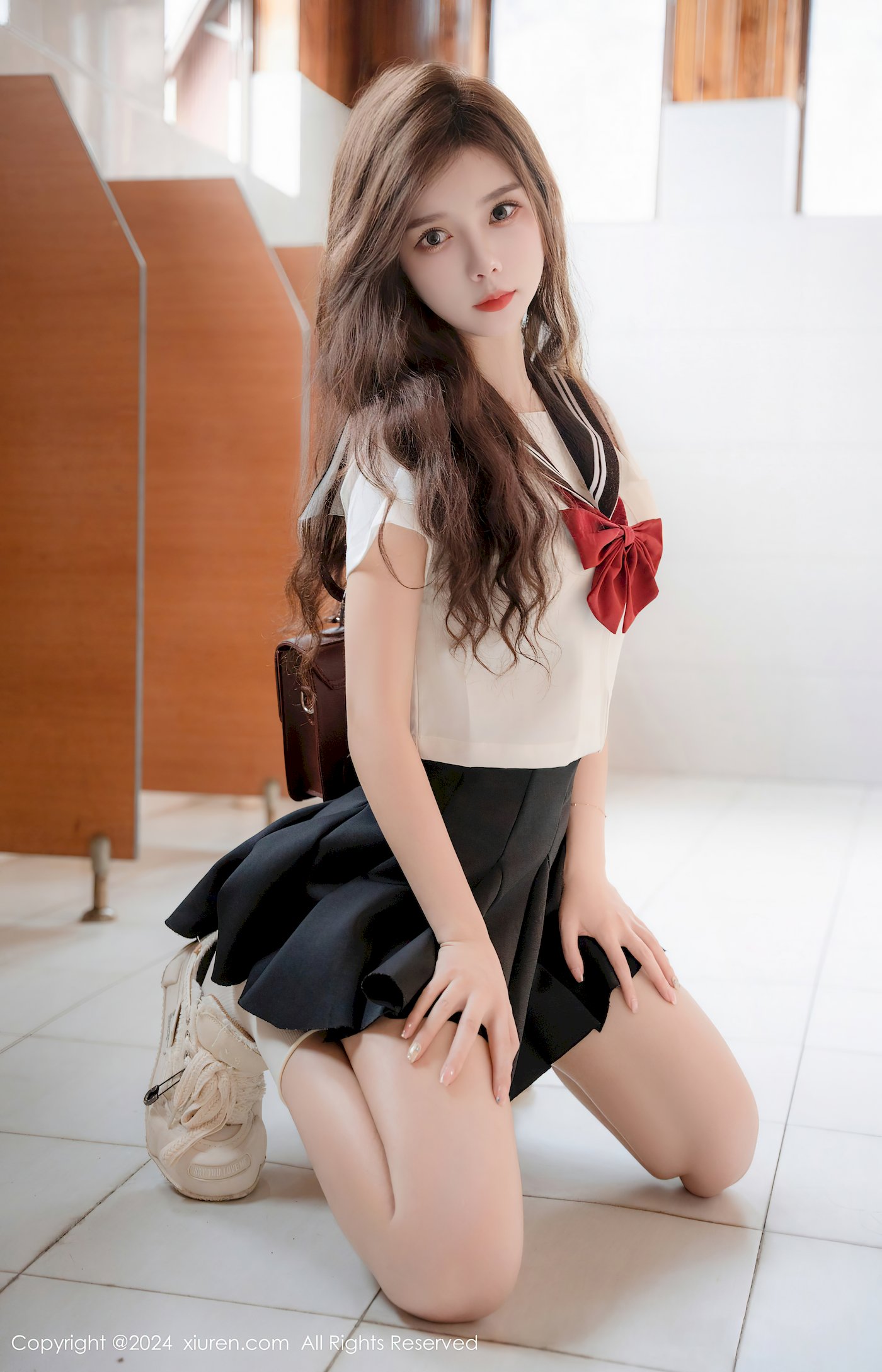 拍黄瓜girl修长美腿搭配JK制服首套写真