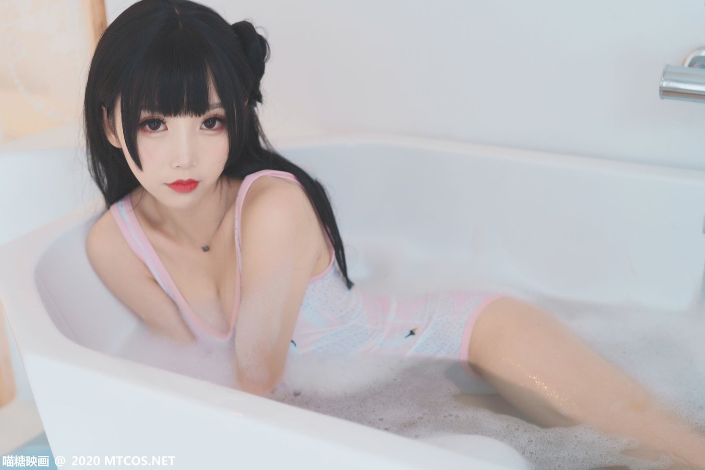 邻家小妹面饼仙儿死库水浴缸泡泡浴私房写真