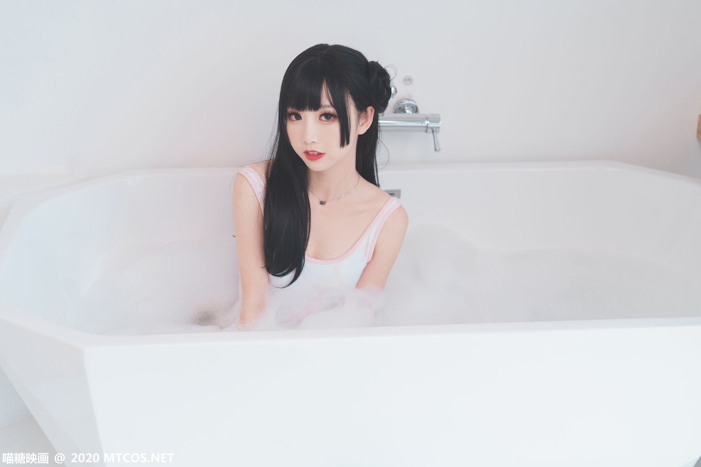 邻家小妹面饼仙儿死库水浴缸泡泡浴私房写真