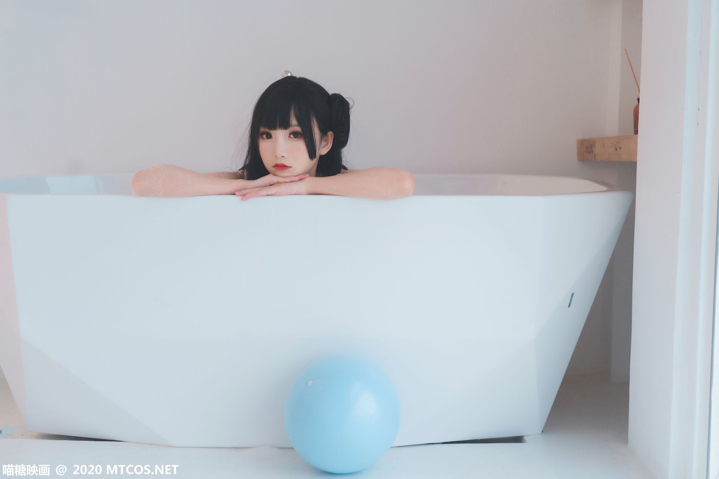 邻家小妹面饼仙儿死库水浴缸泡泡浴私房写真