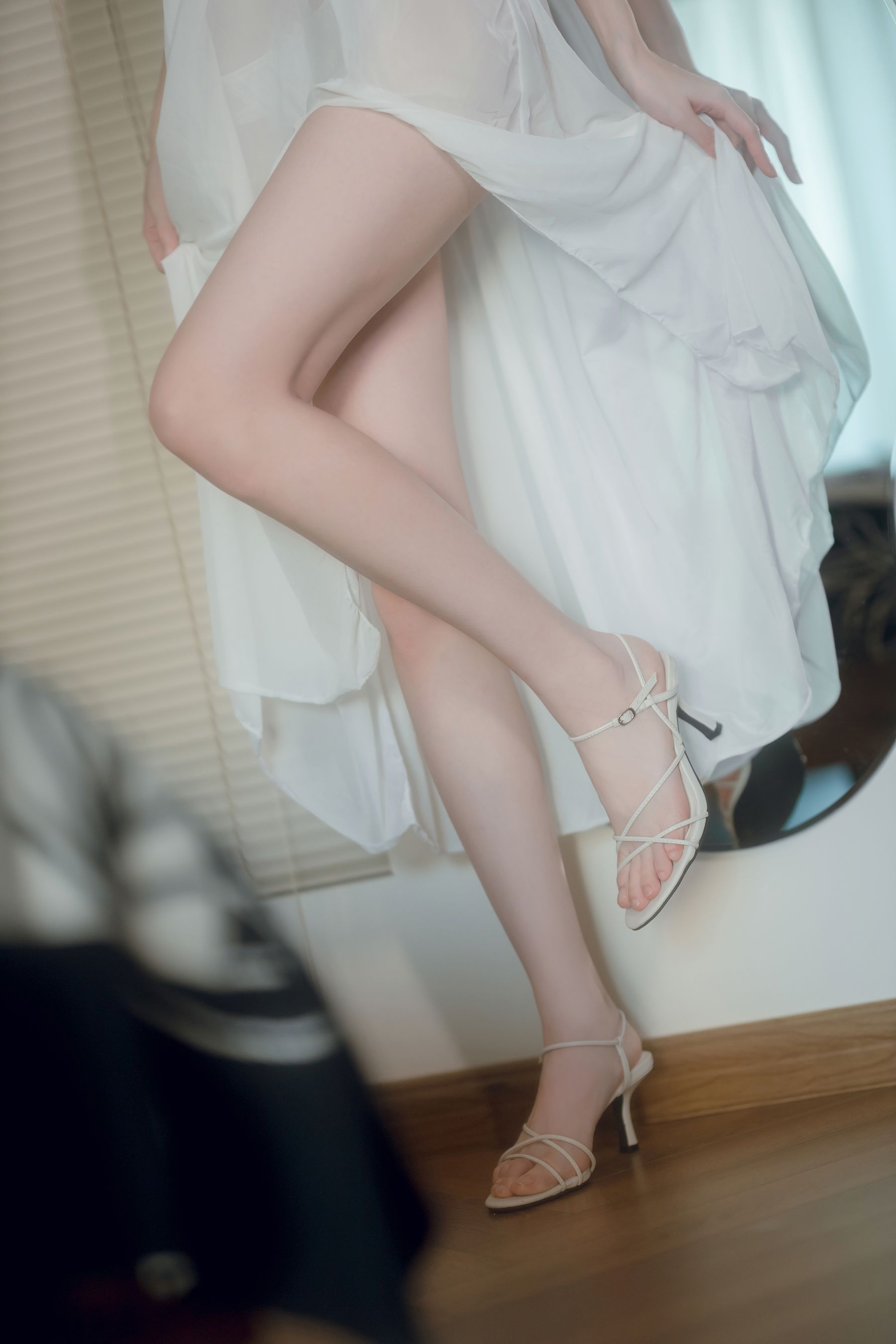 许岚LAN白裙修长美腿短发系列清纯写真
