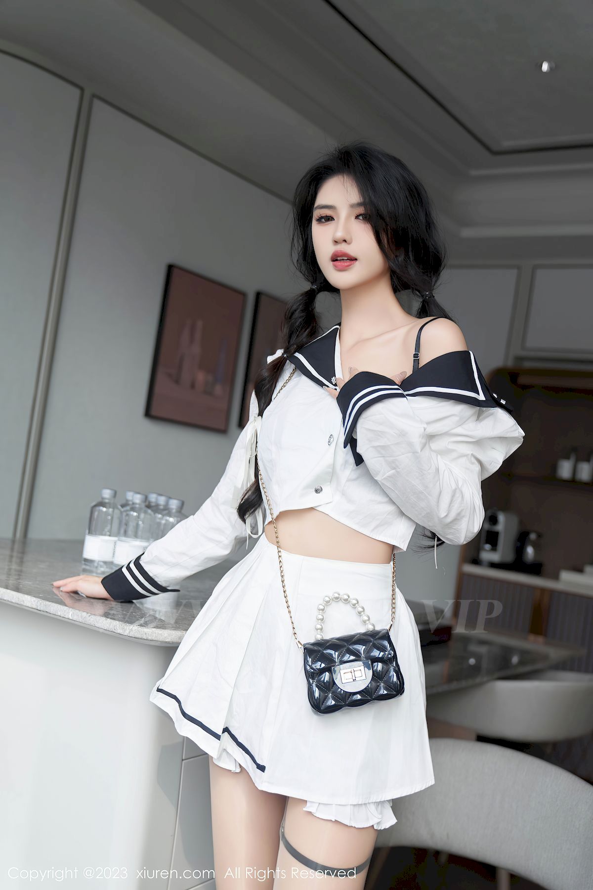浅浅Danny白色上衣搭配性感短裙曼妙写真