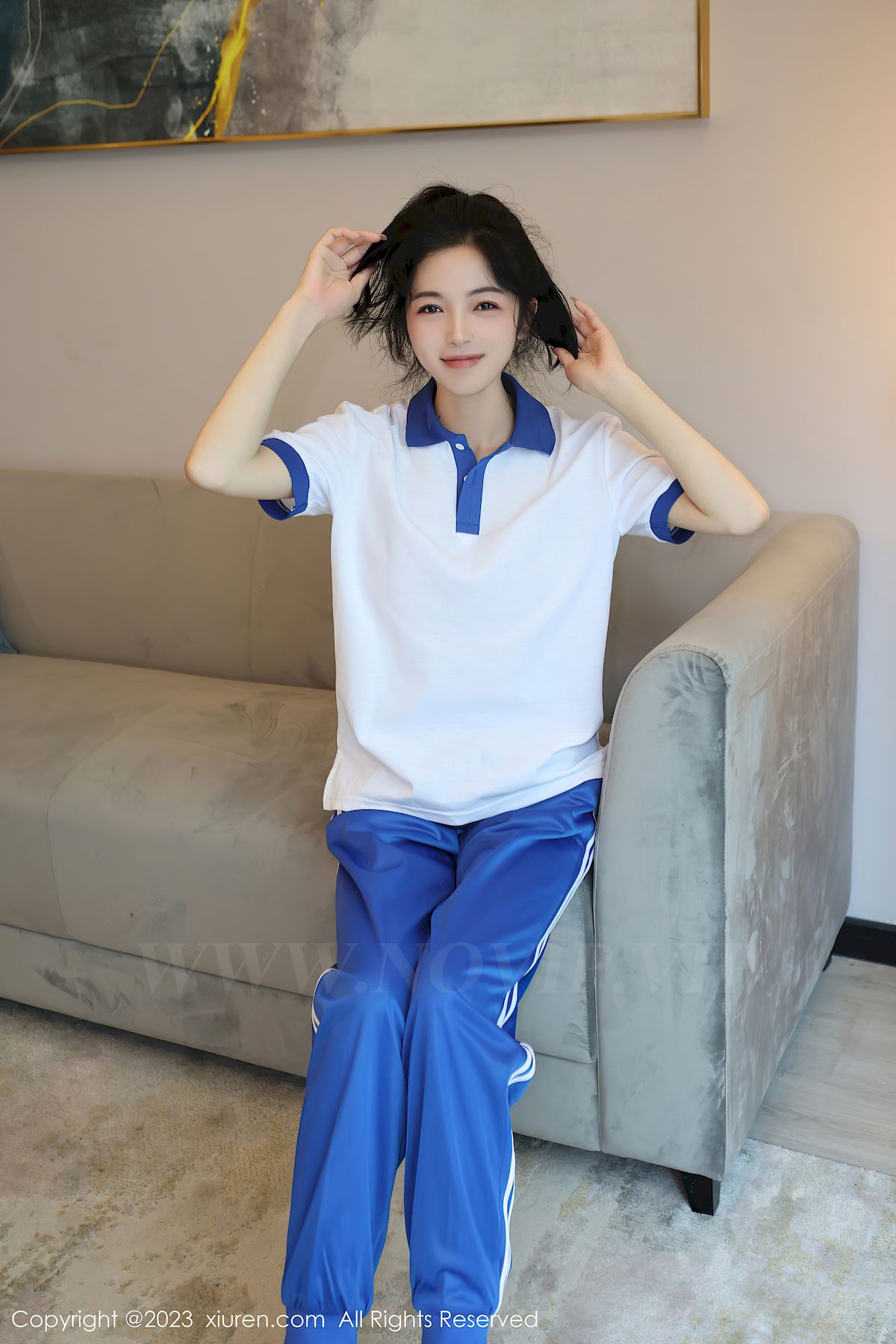 新人茜茜Kimi清纯学妹装扮苗条动人性感写真