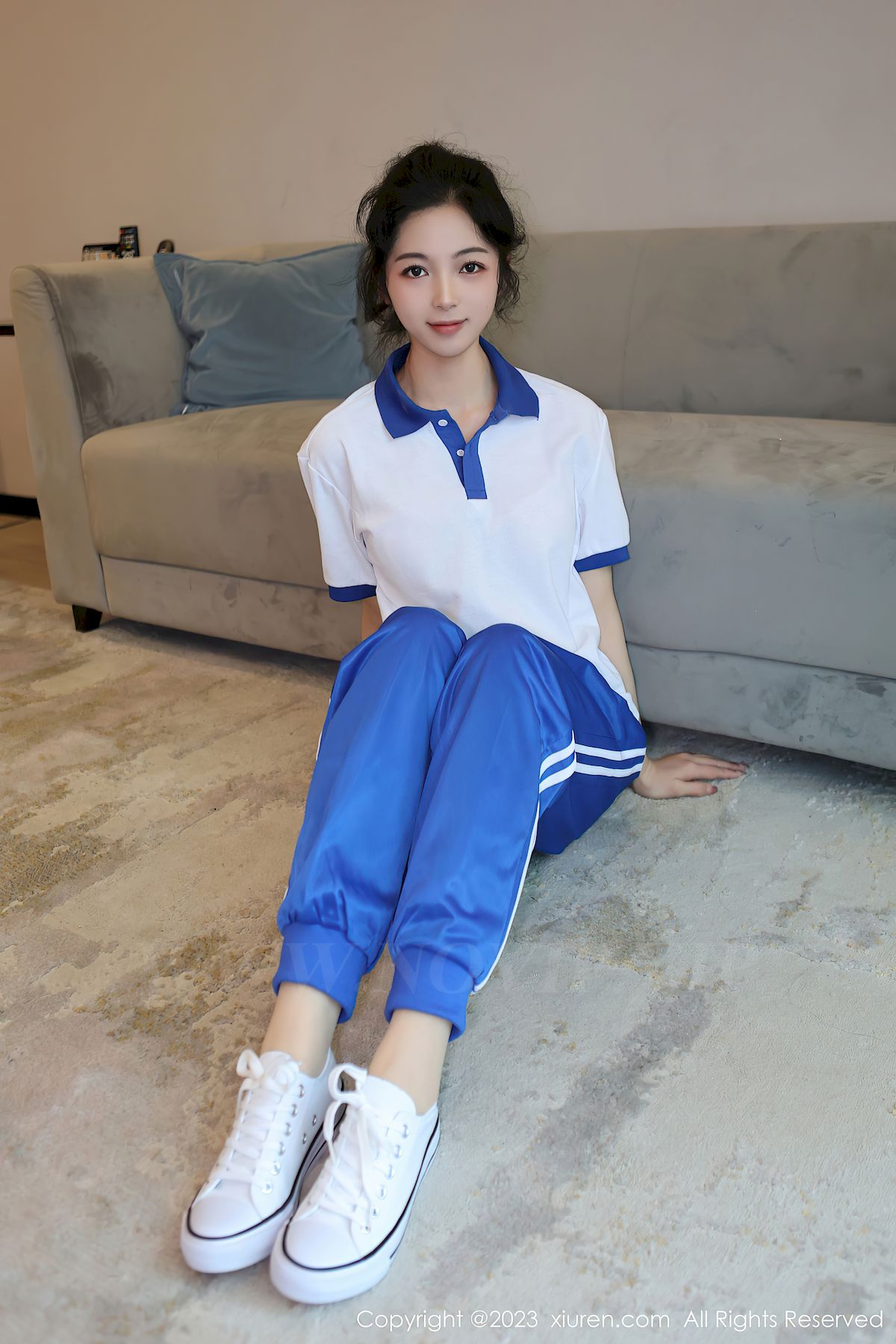 新人茜茜Kimi清纯学妹装扮苗条动人性感写真