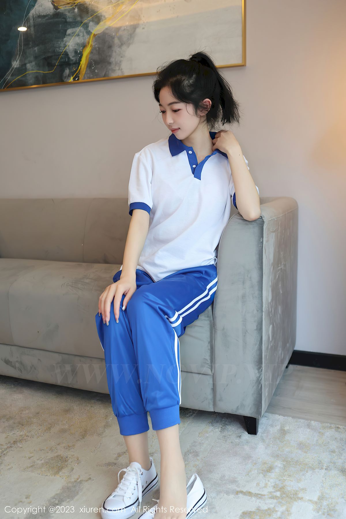 新人茜茜Kimi清纯学妹装扮苗条动人性感写真