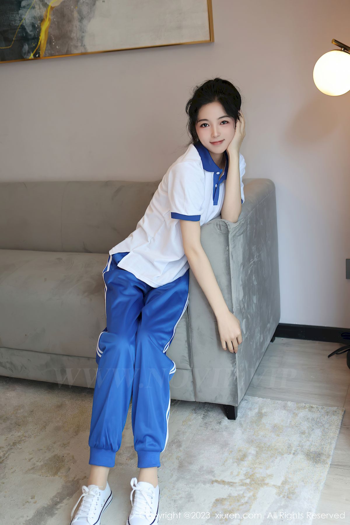 新人茜茜Kimi清纯学妹装扮苗条动人性感写真