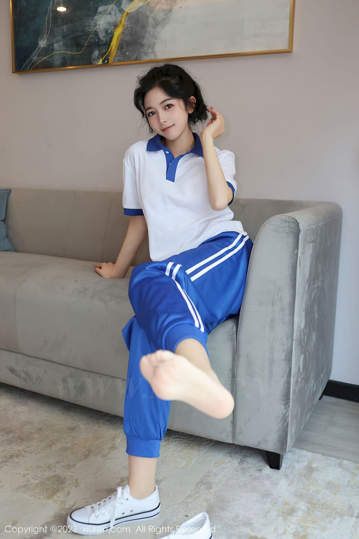 新人茜茜Kimi清纯学妹装扮苗条动人性感写真