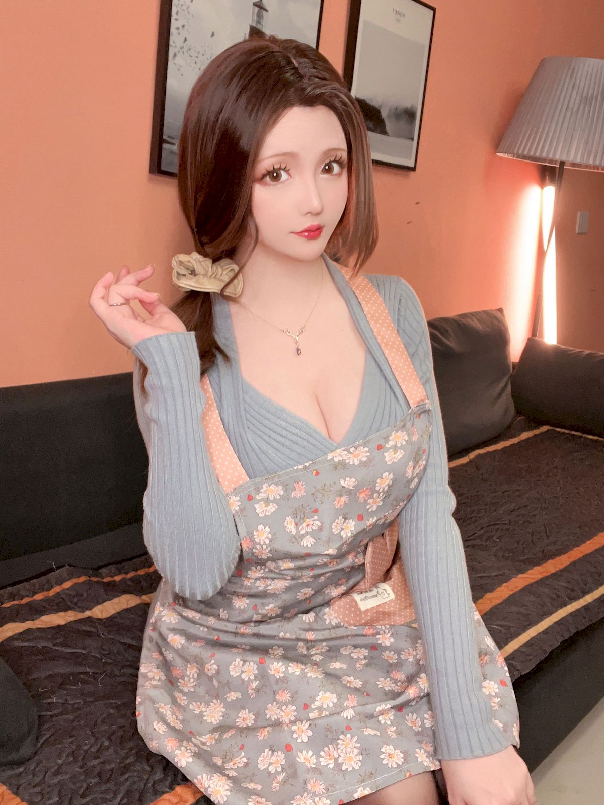 星之迟迟同学妈妈的招待黑丝主题性感写真