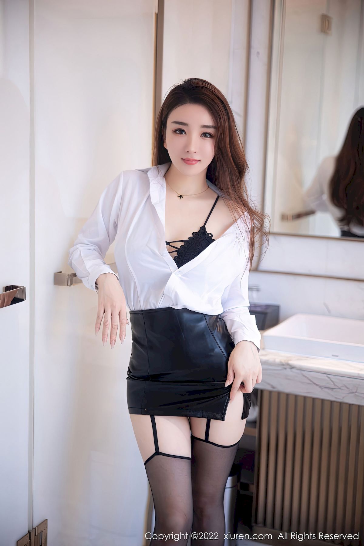 雨儿1494白色衬衫黑丝美腿系列首套写真