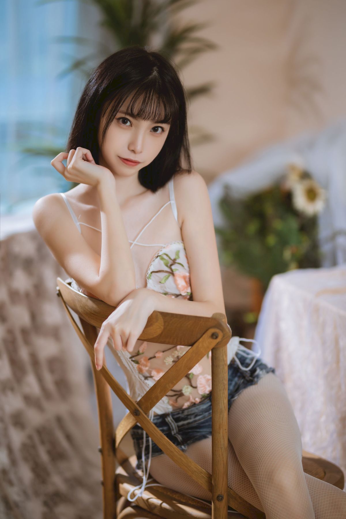 许岚LAN碎花半透上衣搭配牛仔短裤清凉写真