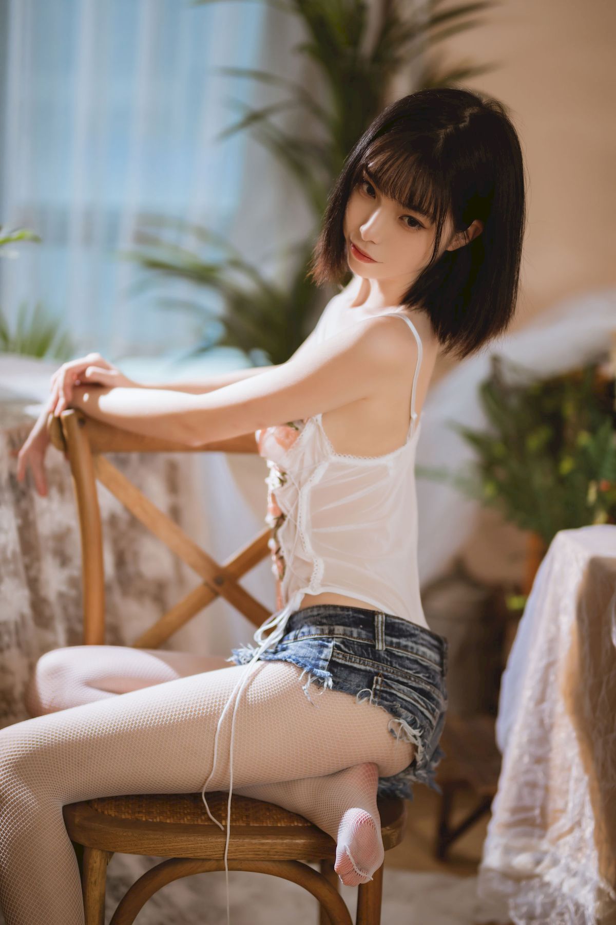 许岚LAN碎花半透上衣搭配牛仔短裤清凉写真