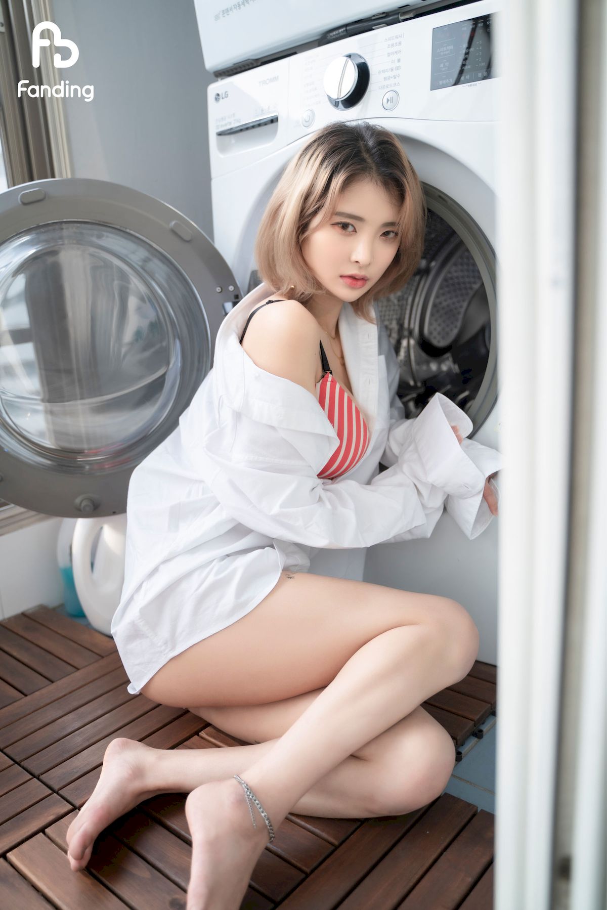 GF-Yeon清爽短发白嫩身材居家女友系列写真