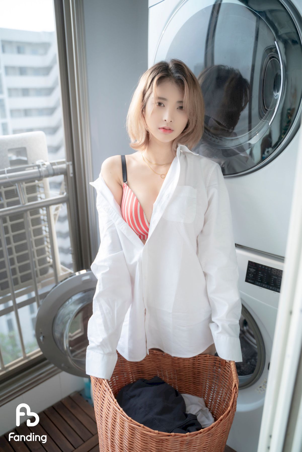 GF-Yeon清爽短发白嫩身材居家女友系列写真