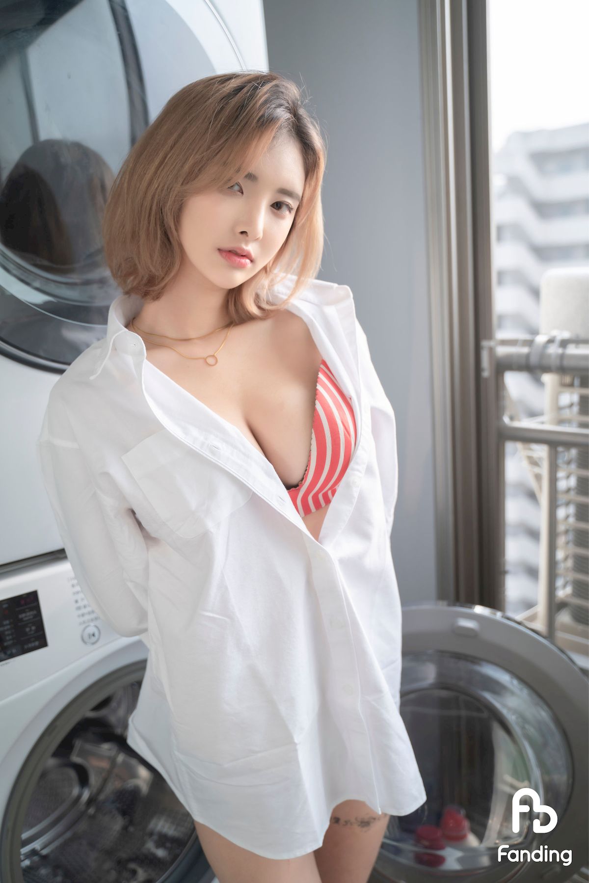 GF-Yeon清爽短发白嫩身材居家女友系列写真