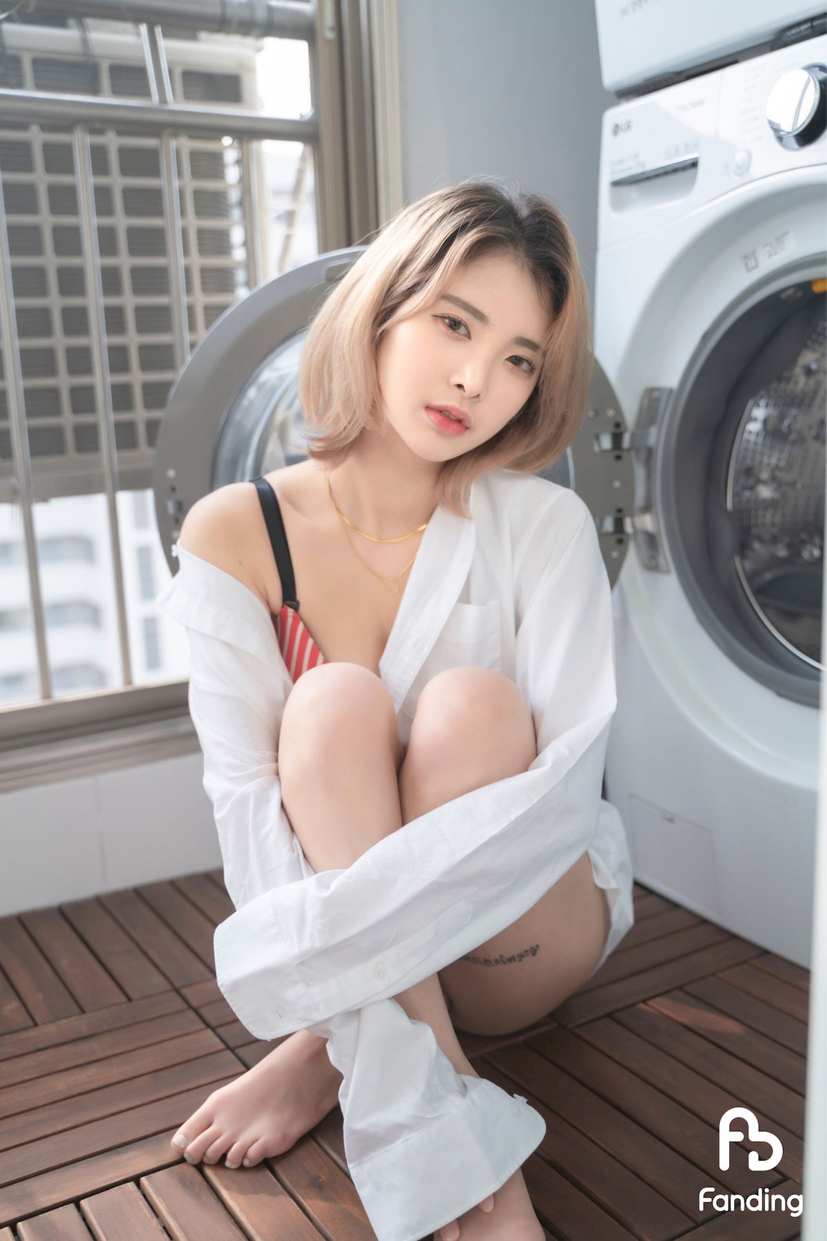 GF-Yeon清爽短发白嫩身材居家女友系列写真
