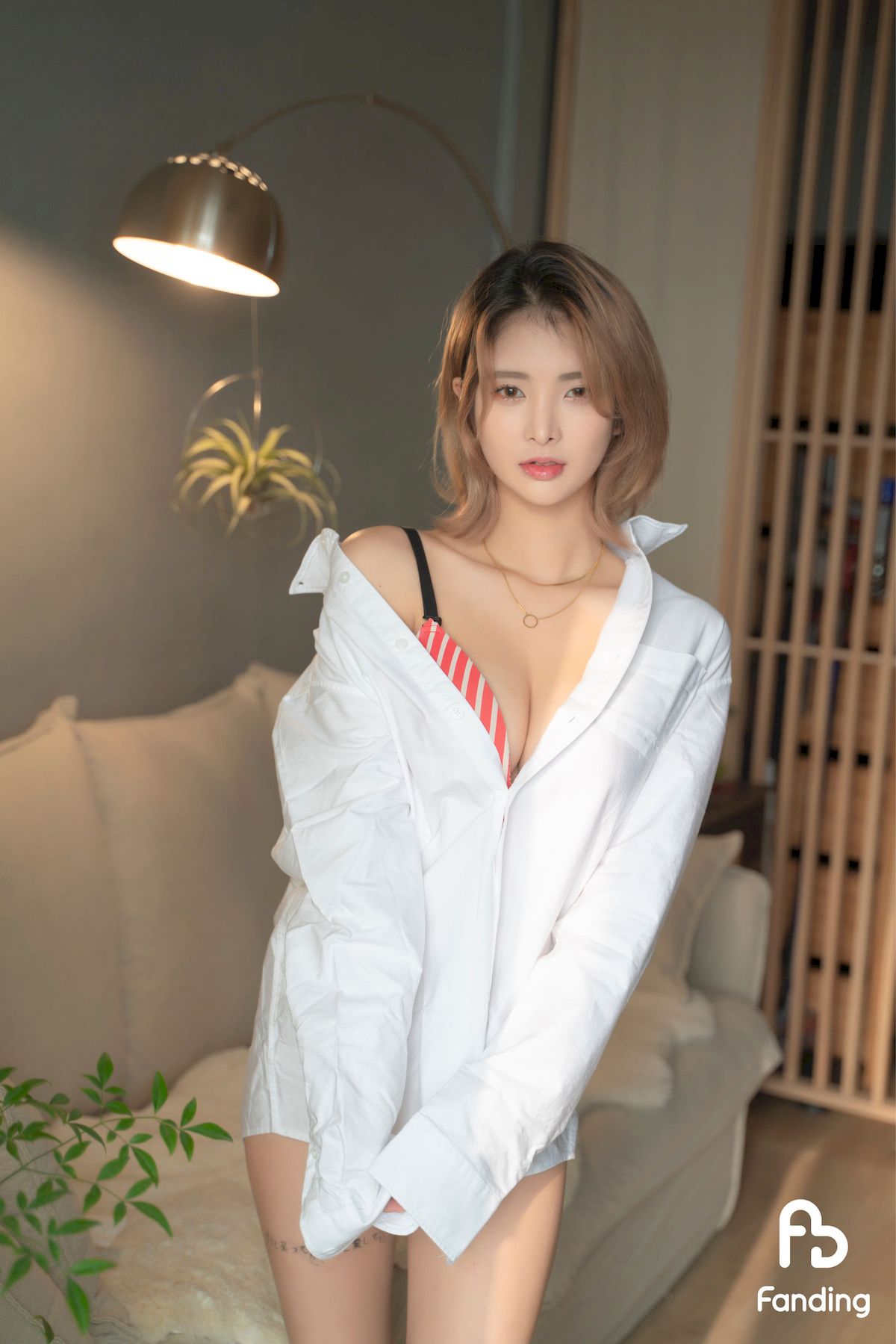 GF-Yeon清爽短发白嫩身材居家女友系列写真