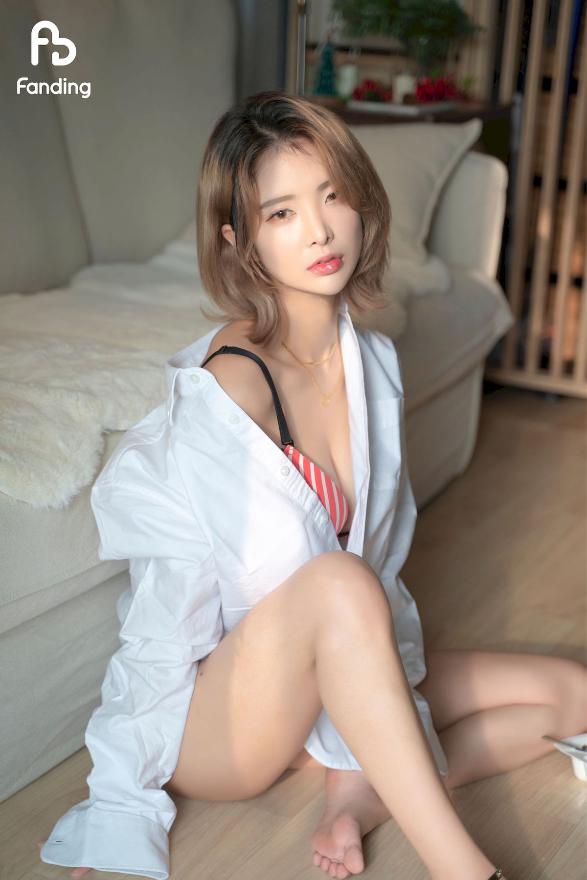 GF-Yeon清爽短发白嫩身材居家女友系列写真